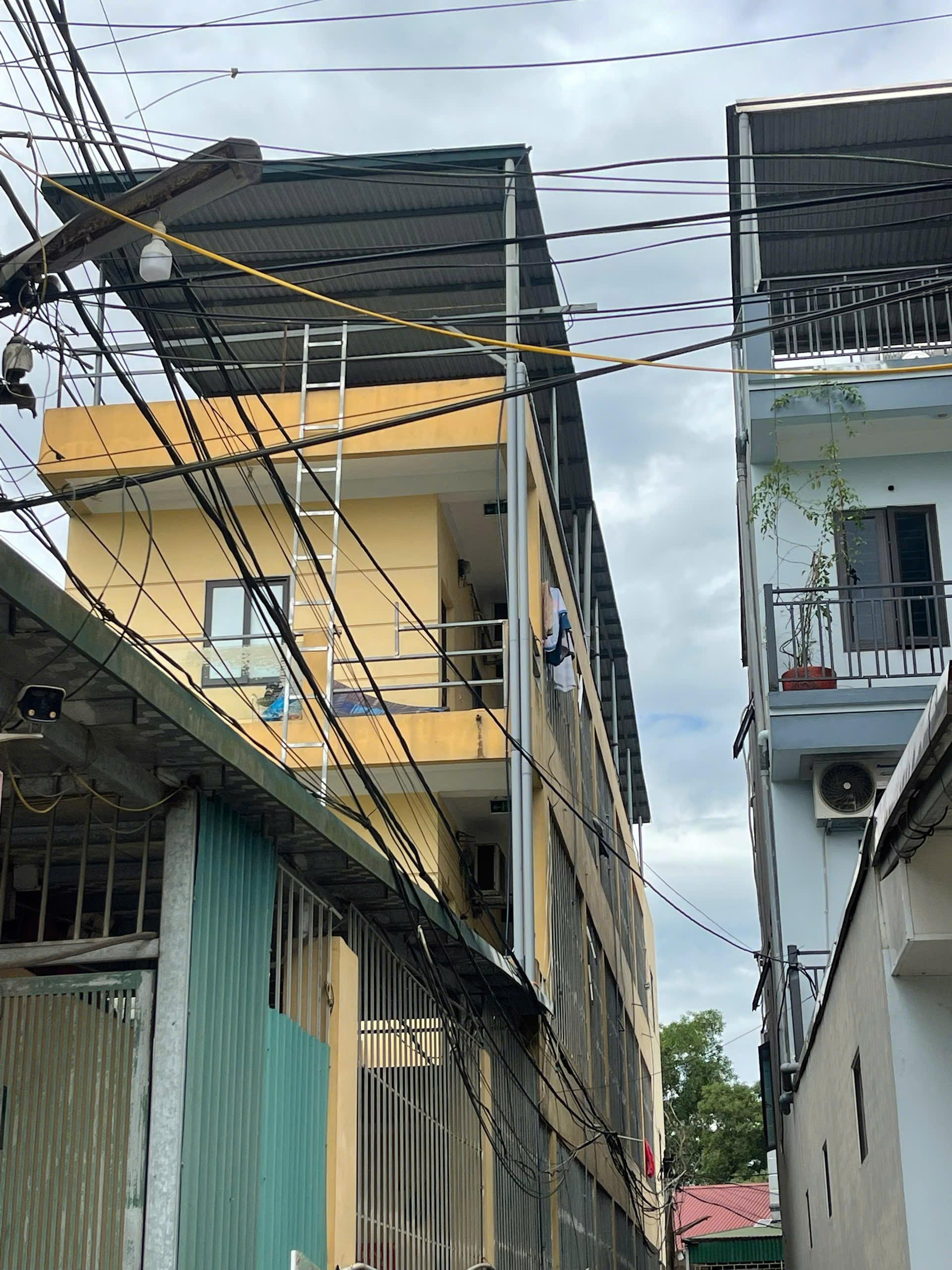 Bán nhà 4 tầng 200m² tại Thôn 4 Thạch Hòa – Sát QL21, gần ĐH FPT