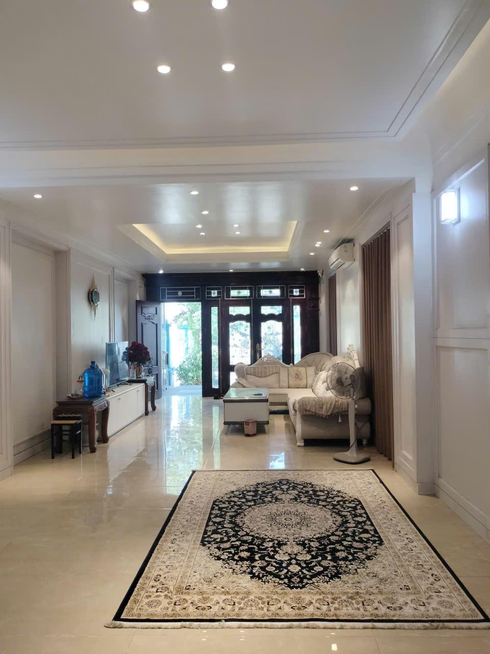 Cho thuê nhà nguyên căn DT 350m2
