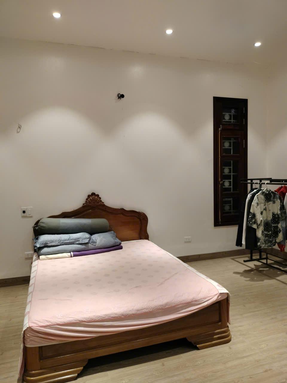 Cho thuê nhà nguyên căn DT 350m2